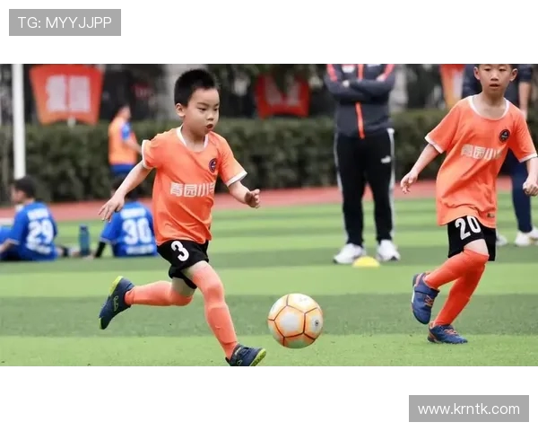 鱼跃冲顶足球场上最美飞行姿势